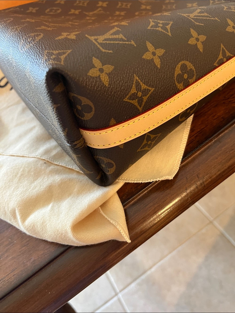 Louis Vuitton Monogram Canvas Multipass with Gold & leather Chain Detail - Picture 16 of 16